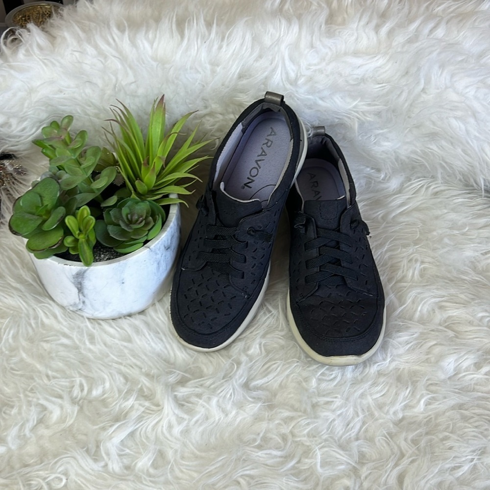 Aravon Women’s Black Wembly Lace Pull On Flat Sneaker Size 6.5